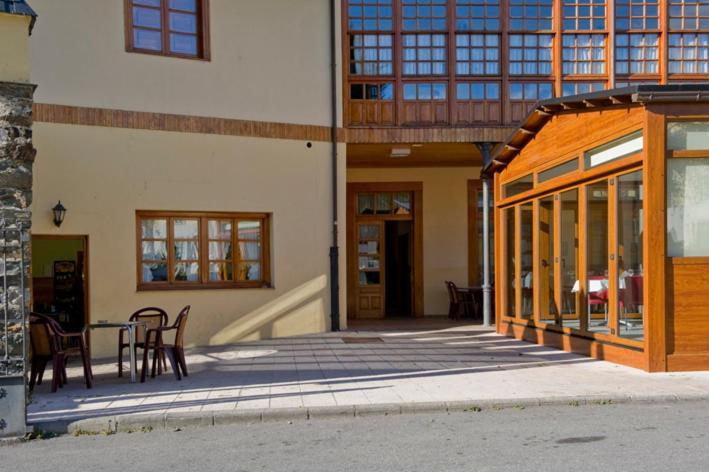 Hotel Restaurante La Casilla Cangas De Narcea Exterior foto