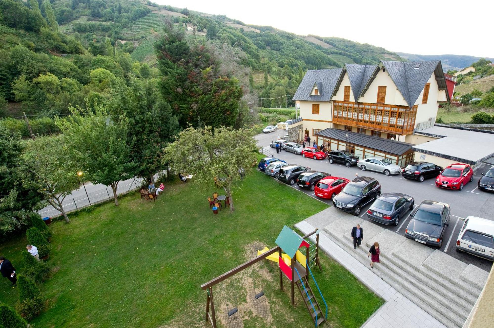Hotel Restaurante La Casilla Cangas De Narcea Exterior foto